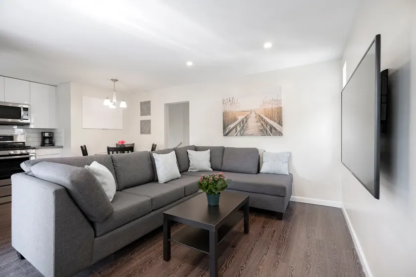 Newly Reno`d 2 bdrm Kitsilano  Centrally Located - Image 1
