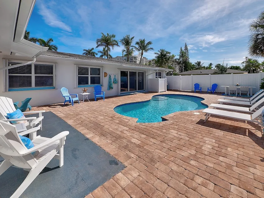 Palm Beach Shores \"The Sandy Shore\" - Image 1