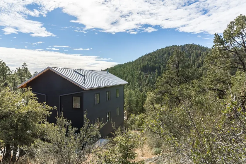 7,000 Ft + Modern Luxury + Dogs + Hot Tub + EV - Image 1