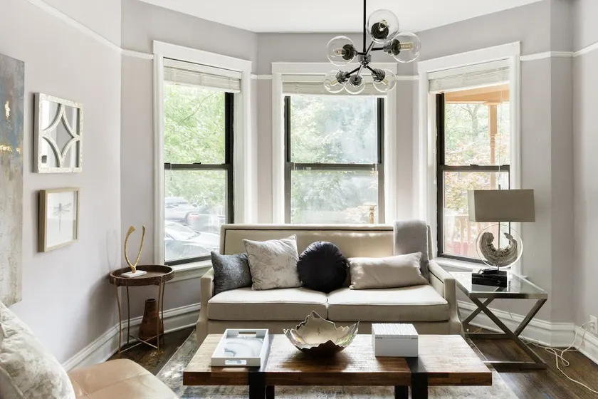 Contemporary Apartment Near Wrigley Field w/ Yard - Image 1