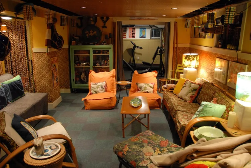 Tropical Bungalow Getaway in Quiet Neighborhood - Image 1