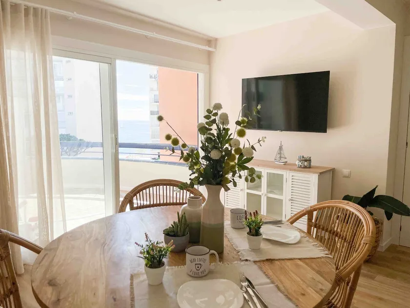 Apartment 20 meters from the beach with parking - Image 1