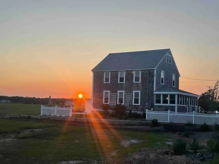 Coastal New England Beachside Escape! - Image 1