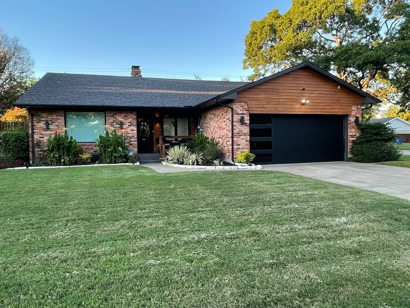 J's Stay & Play Charming 3 Bedroom 2 Bathroom Home - Image 1