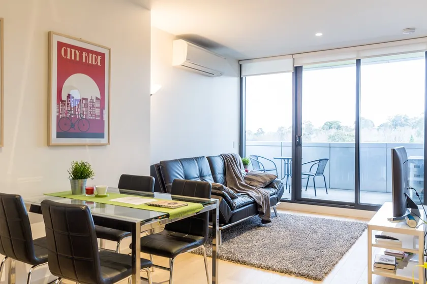 Modern 1 Bedroom in Tranquil Parklands - Image 1