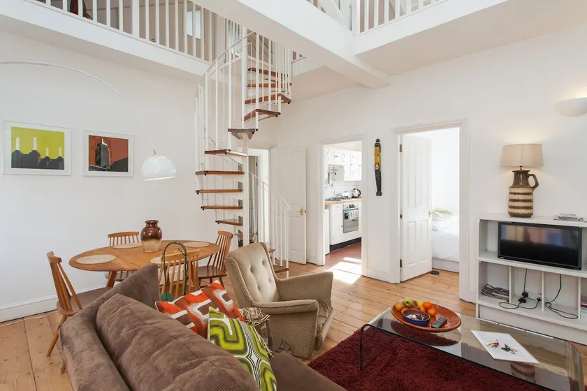 LARGE SHOREDITCH 2/DBL BED LOFT APT - Image 1