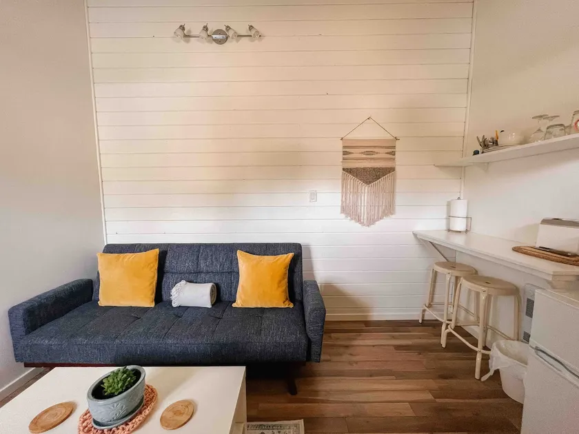 Little Surf Shack: Private 1 bedroom suite + sauna - Image 1