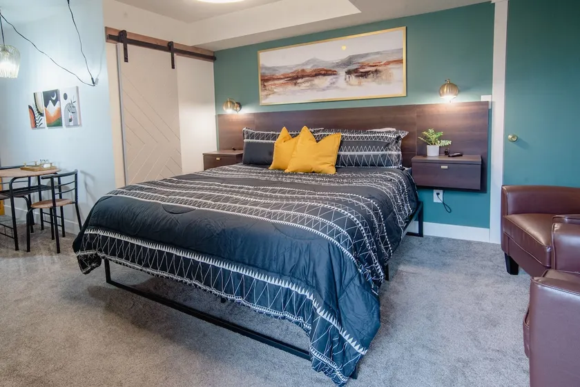 Private King Suite Near Airport *No Cleaning Fee! - Image 1