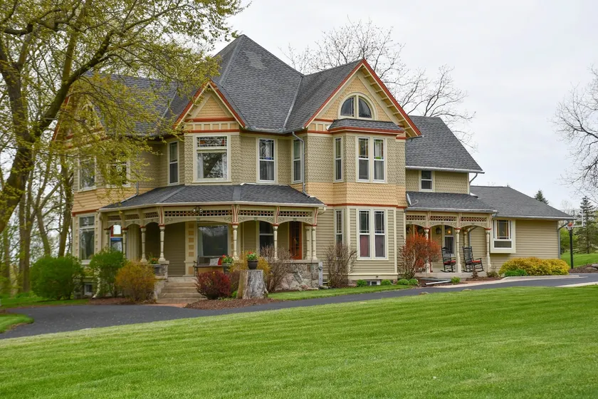 Beautifully Restored Historic Victorian - Image 1