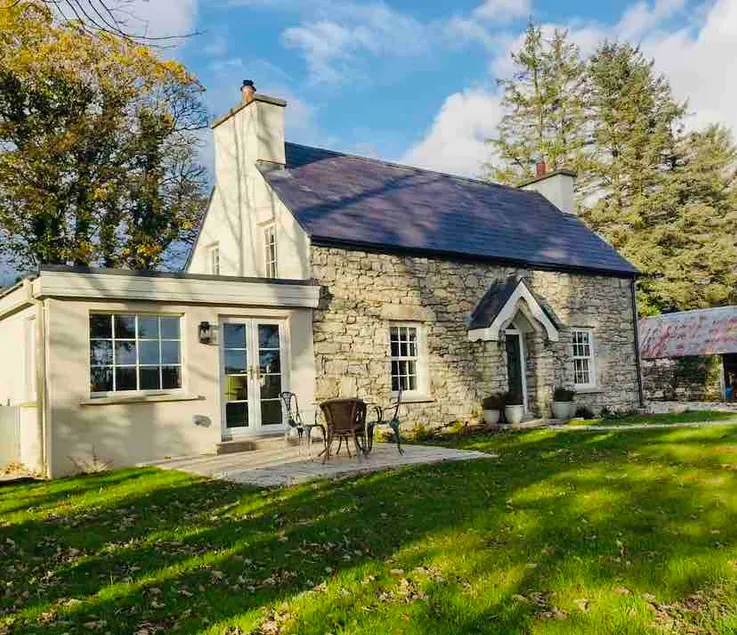 Sadie’s Rose Cottage - Image 1