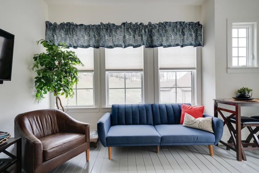 Lakeside Luxury - Image 1