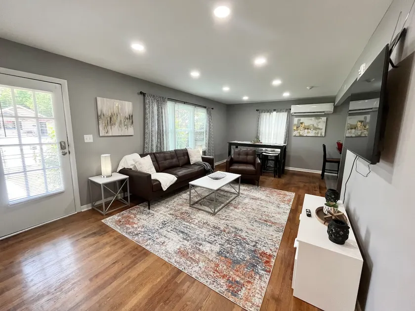 NEWLY Remodeled home in Branson! - Image 1