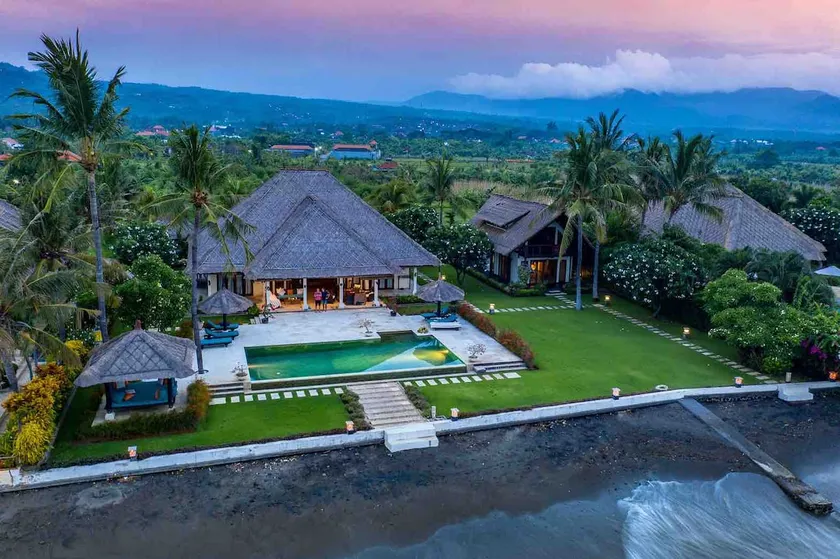 Villa Nusa Indah, Luxurious Beachfront villa near Lovina Bali - Image 1
