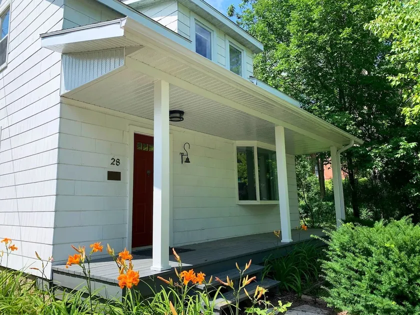 The Meaford Retreat! Beautiful Home on Wooded Lot. - Image 1