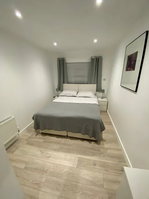 Contemporary, stylish, studio apartment - Image 1