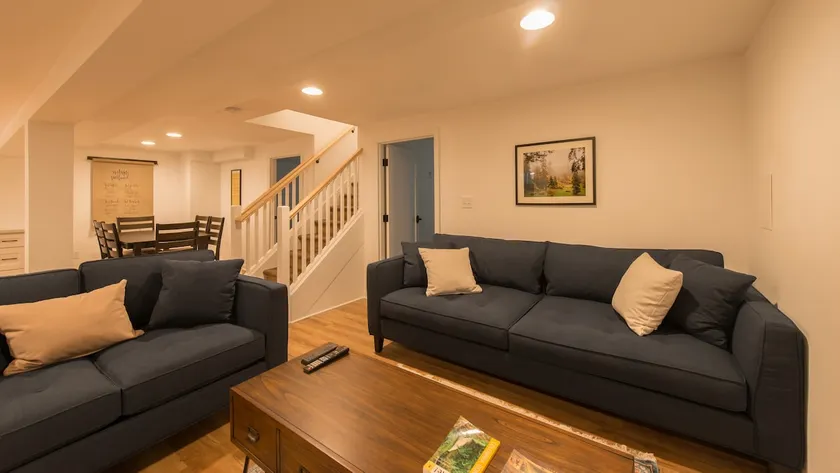 Beautiful 2-Bedroom in Alameda - Family Friendly - Image 1