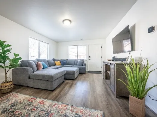 Private 3-Bedroom home in the heart of Logan. - Image 1