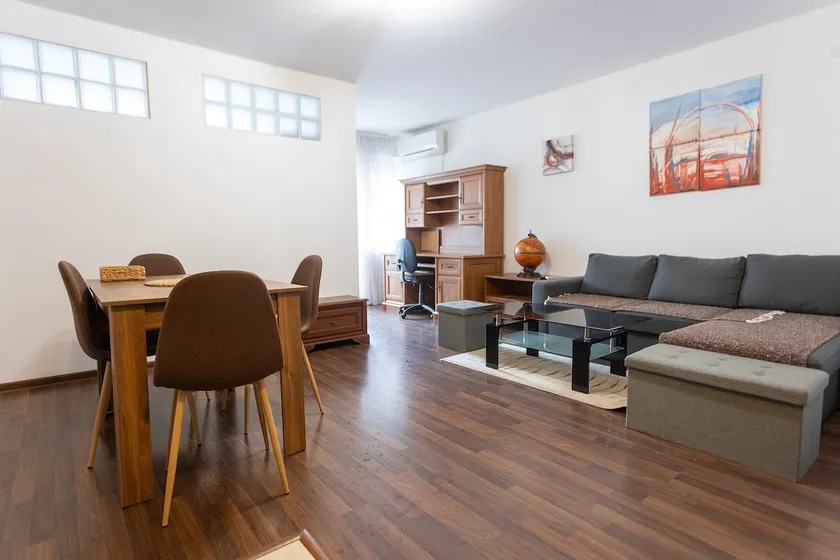 Karastoyanovi's Apartment - Image 1
