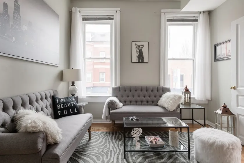 Chic and Charming Vintage Condominium in Lincoln Park - Image 1