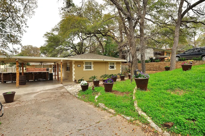 Hot Spot!! Lake View, by Hula Hut!! Entire Duplex. - Image 1