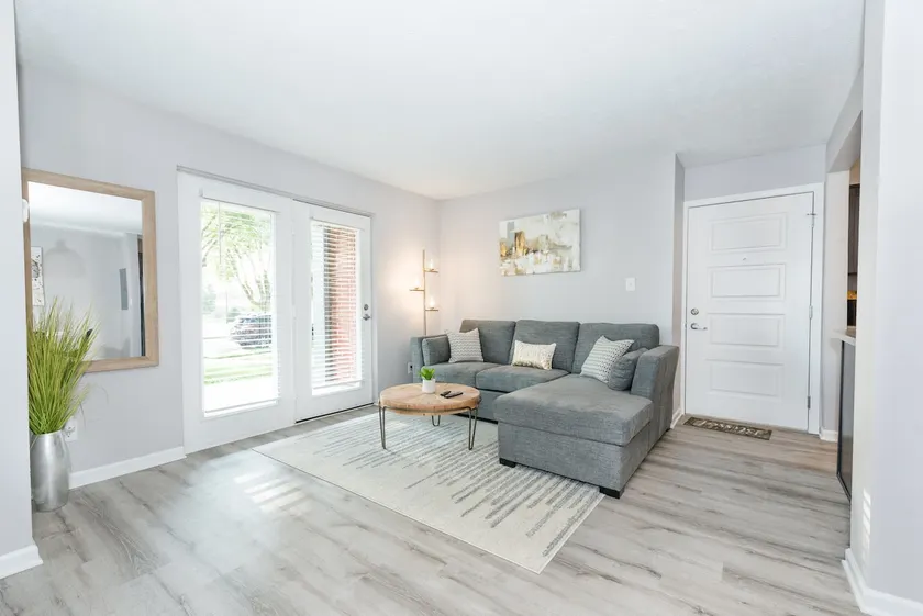 Cozy 2BR Retreat Steps from Dayton Mall l Parking - Image 1