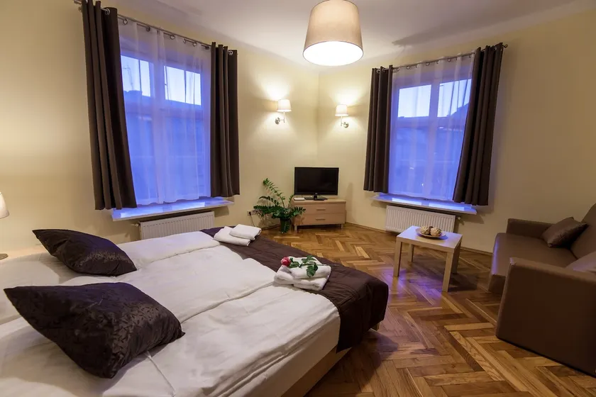 Place 4 You - No. 8B (with a view of the Small Market Square) - Image 1