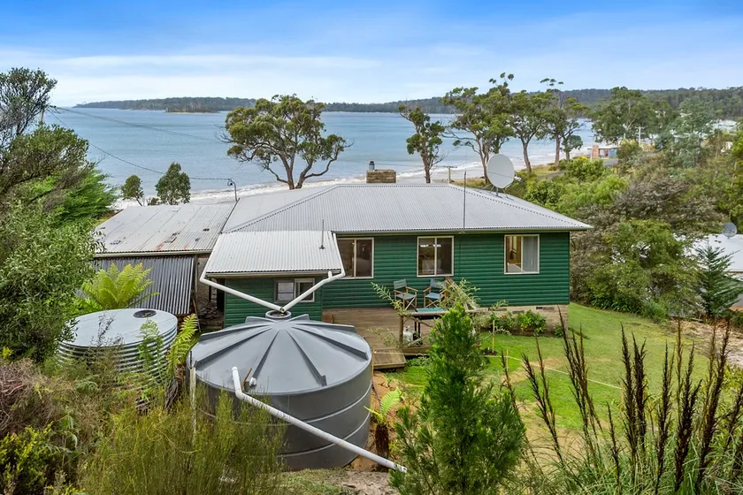 Summertime Cottage - Image 1
