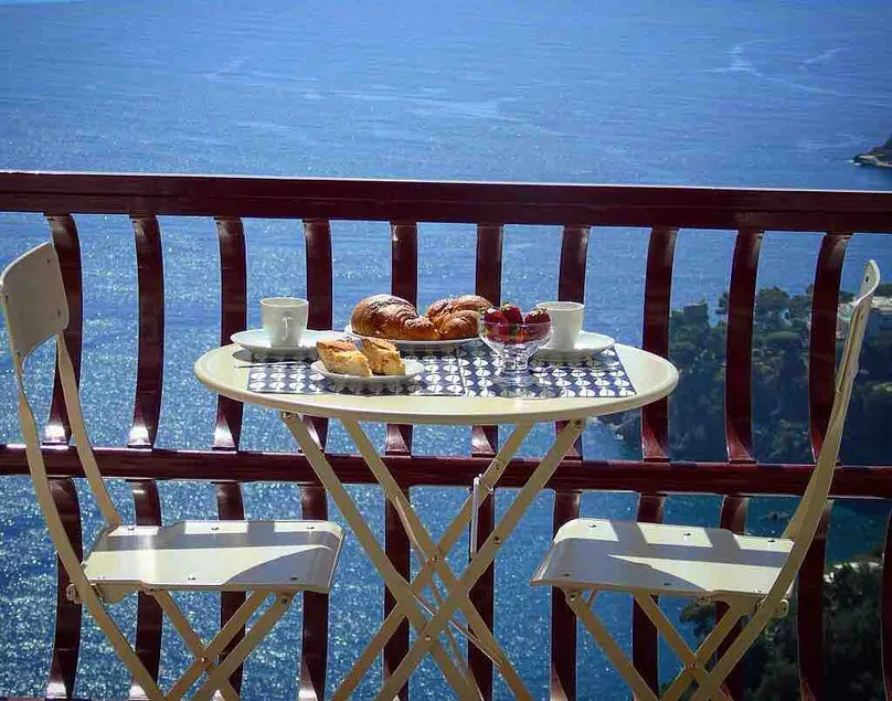 Amalfi1 SuperiorDeluxeSeaView-Wifi-BusStop-AirCon - Image 1