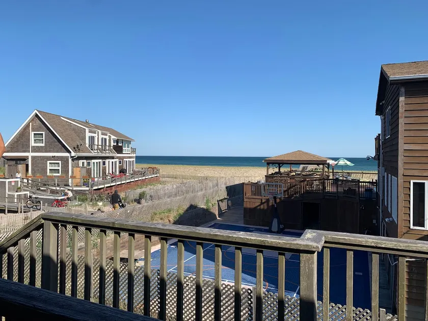 5 bedroom home steps from beach - Image 1