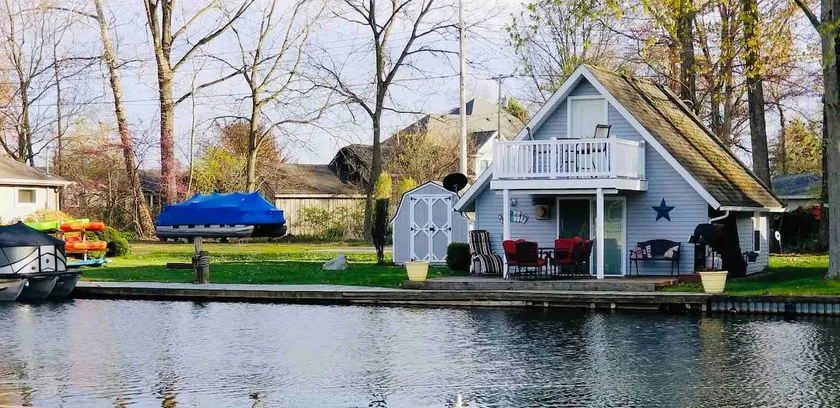 Lovely Gun Lake Cottage - Image 1