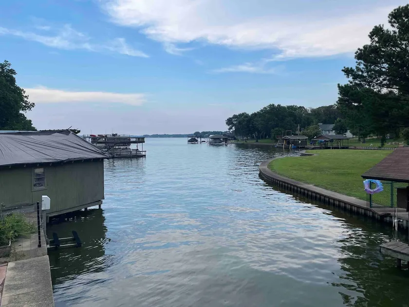Cedar Creek Lakehouse: Firepit, Lake Access, Hot Tub, and Pet Friendly - Image 1