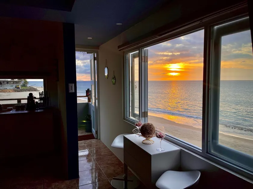 Waves & Sand Endless View! Oceanfront apt. #4 - Image 1