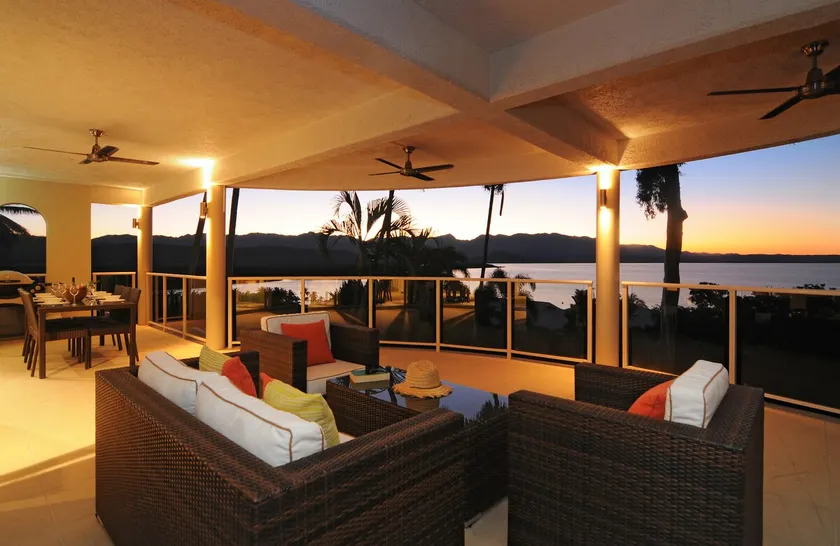 Island Point Villa 2 Port Douglas - Image 1