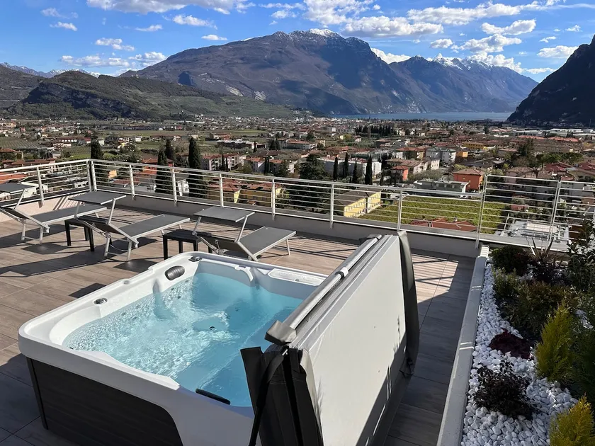Attico Sky Lake Holiday Luxury Apartament - Image 1