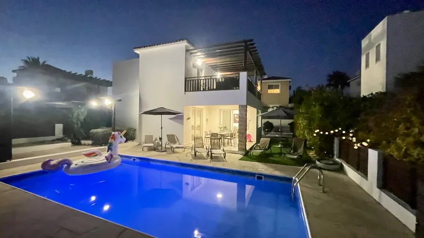 Villa Georgina!Beautiful 3bedroom Villa at Coral bay - Image 1