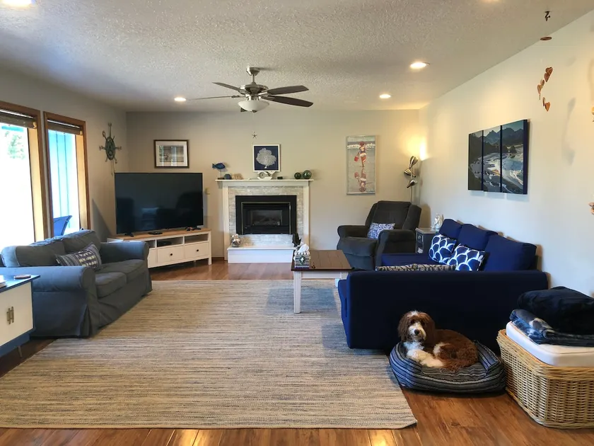 Half Acre/Walk to Beach/Pet Friendly/Fireplace - Image 1