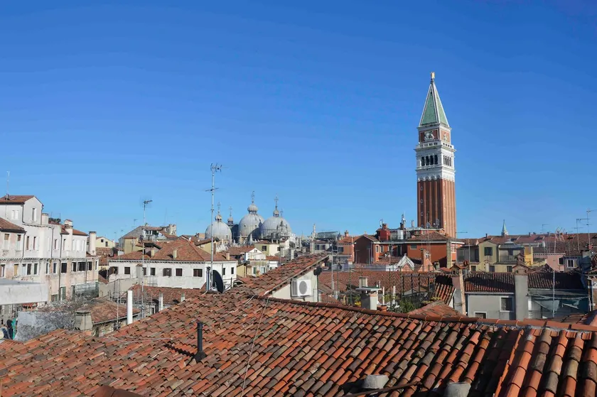 Downtown Venice apartment with terrace - Image 1