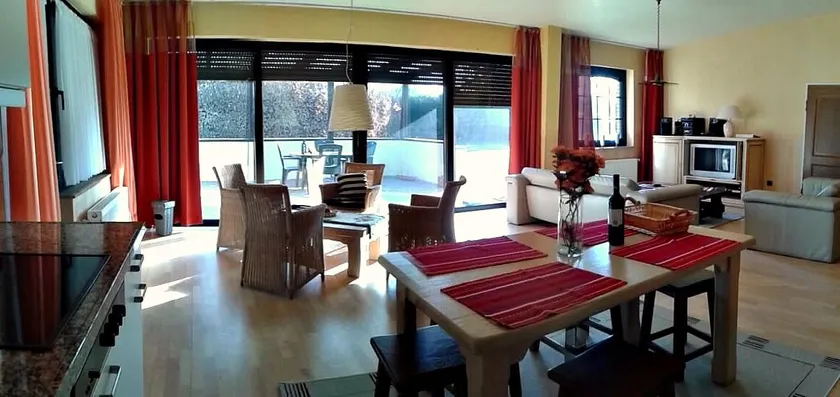 Guesthouse with privacy and big garden - Image 1