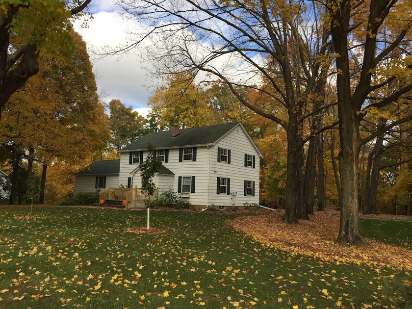 Maple House - Spacious 6 BR home for gatherings - Image 1