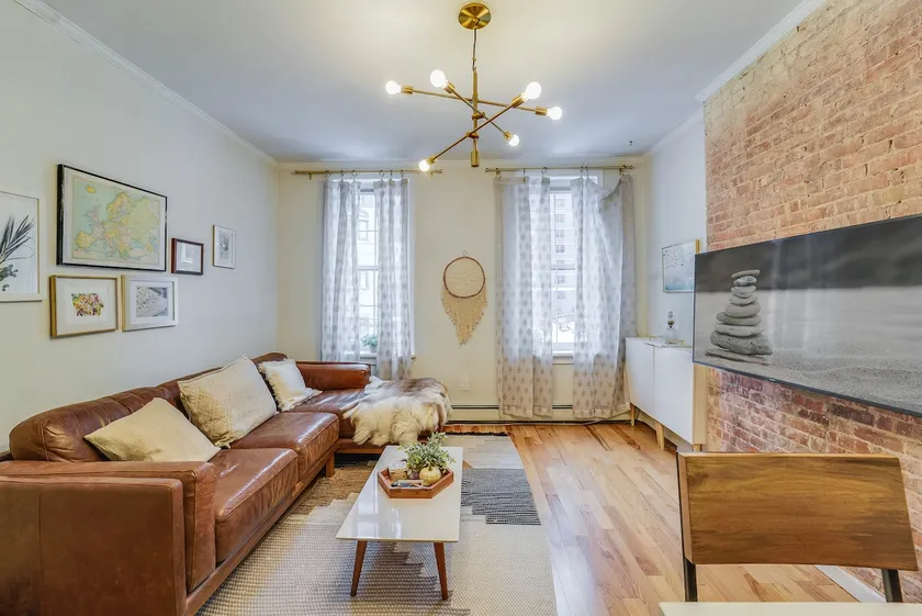 Designer Renovated Hoboken 1 Bed close to NYC - Image 1