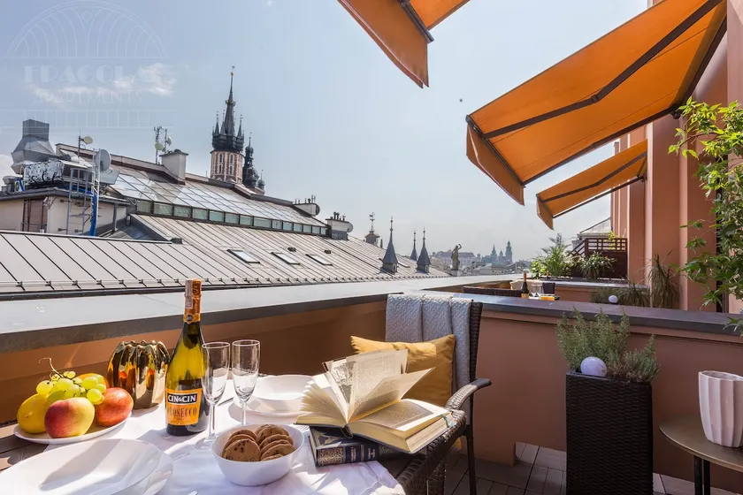 Feniks Stunning 2-bed apartment with 3 terraces - Image 1