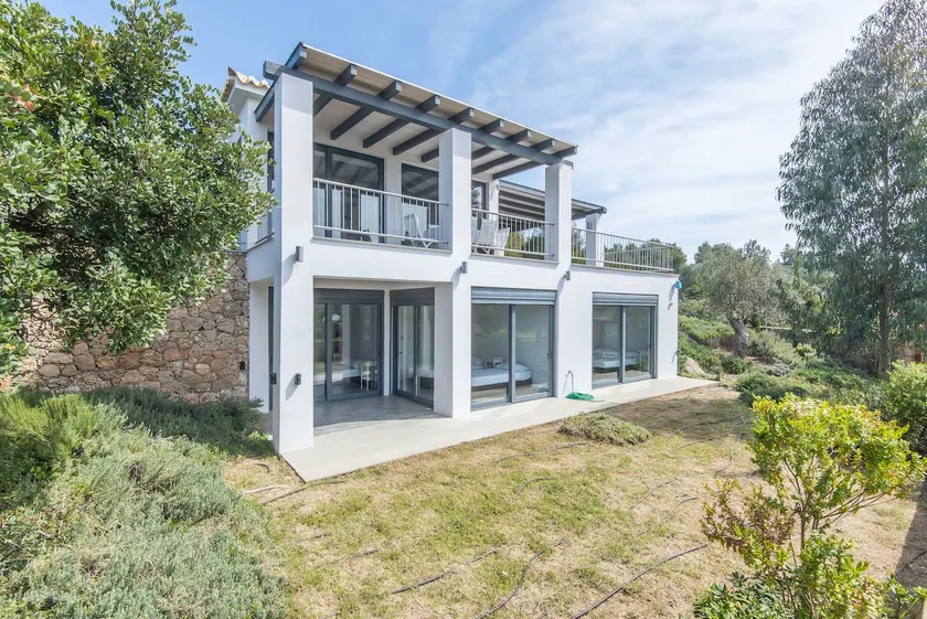 Minimal Sea View Maisonette - Image 1