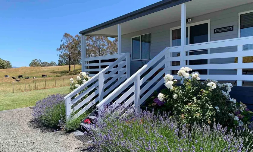 Mayfield Farm Cottage - Luxurious and Modern - Image 1