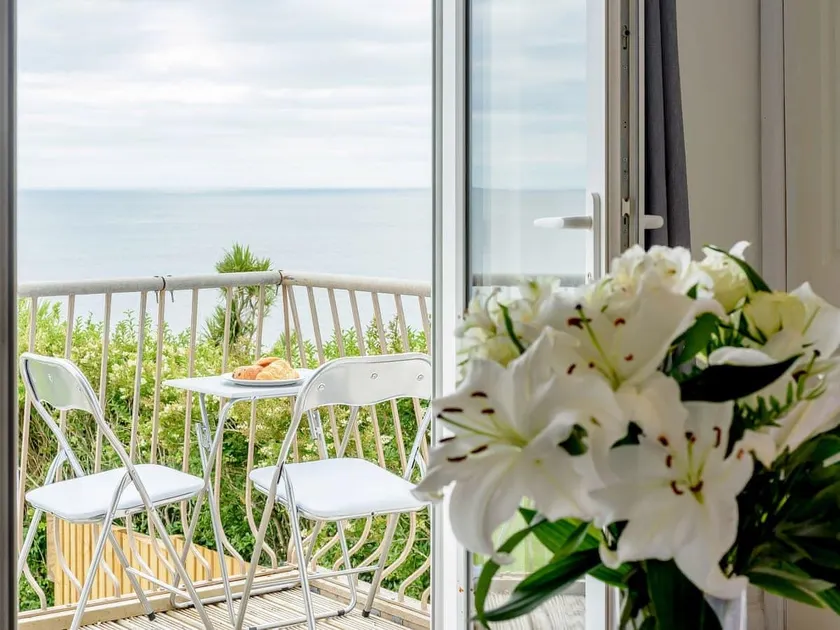 Beachside & Dog Friendly In Village Nr Looe - West - Image 1