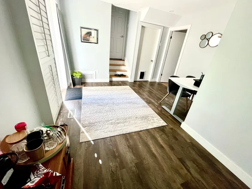 Private entire 1-bedroom with parking and backyard - Image 1