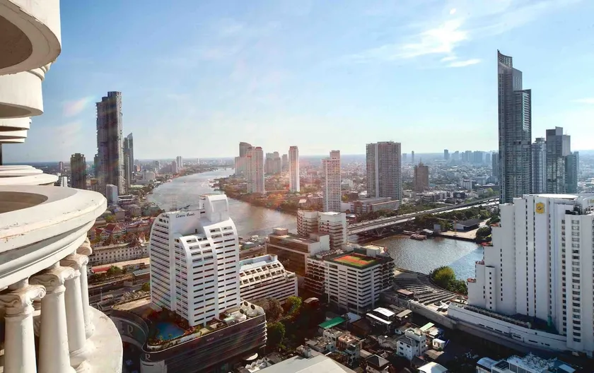 Luxury High-Fl Room with View & 3 min to Skytrain - Image 1