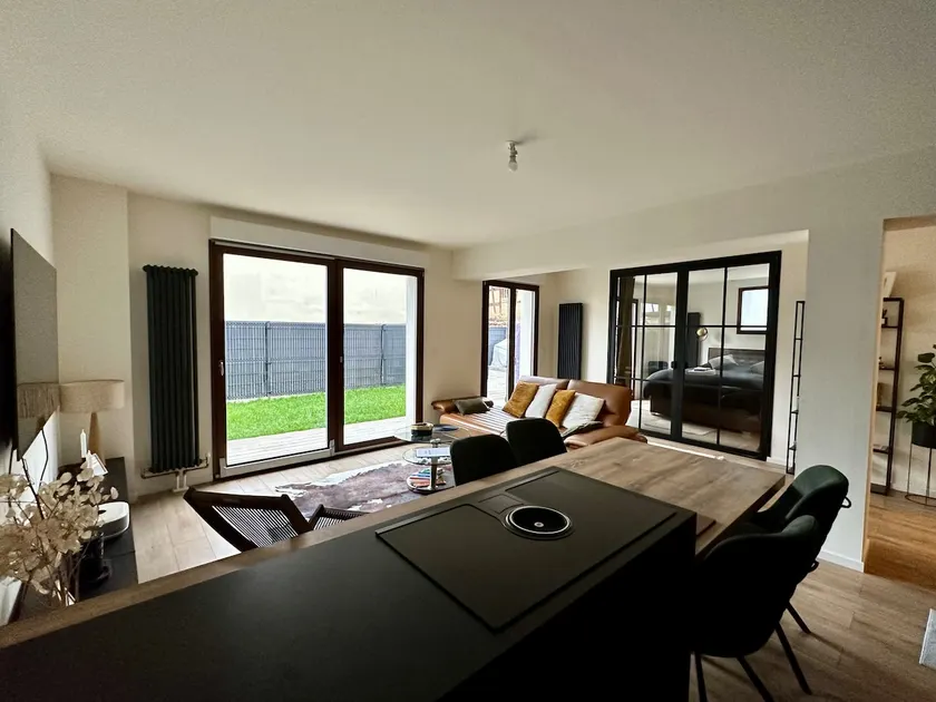 Atypical apartment, with garden - Image 1