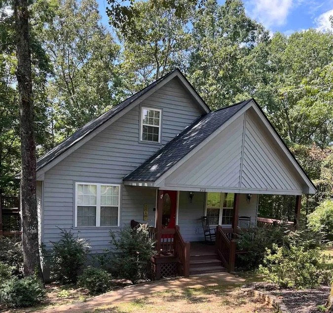 The Guest House at Pickwick - Image 1