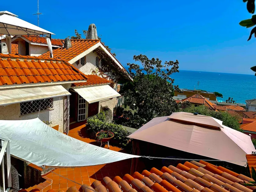 La Casa dei Nonni Apartment in a villa with a sea view - Image 1