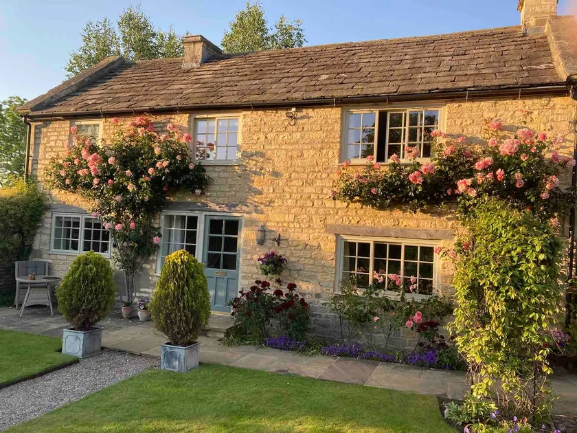 Secluded country cottage with private gardens - Image 1